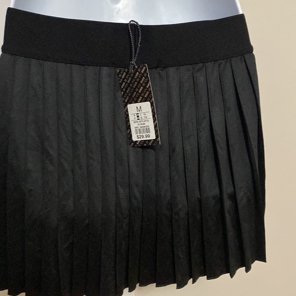 NWT pleated skort - Picture 6 of 8